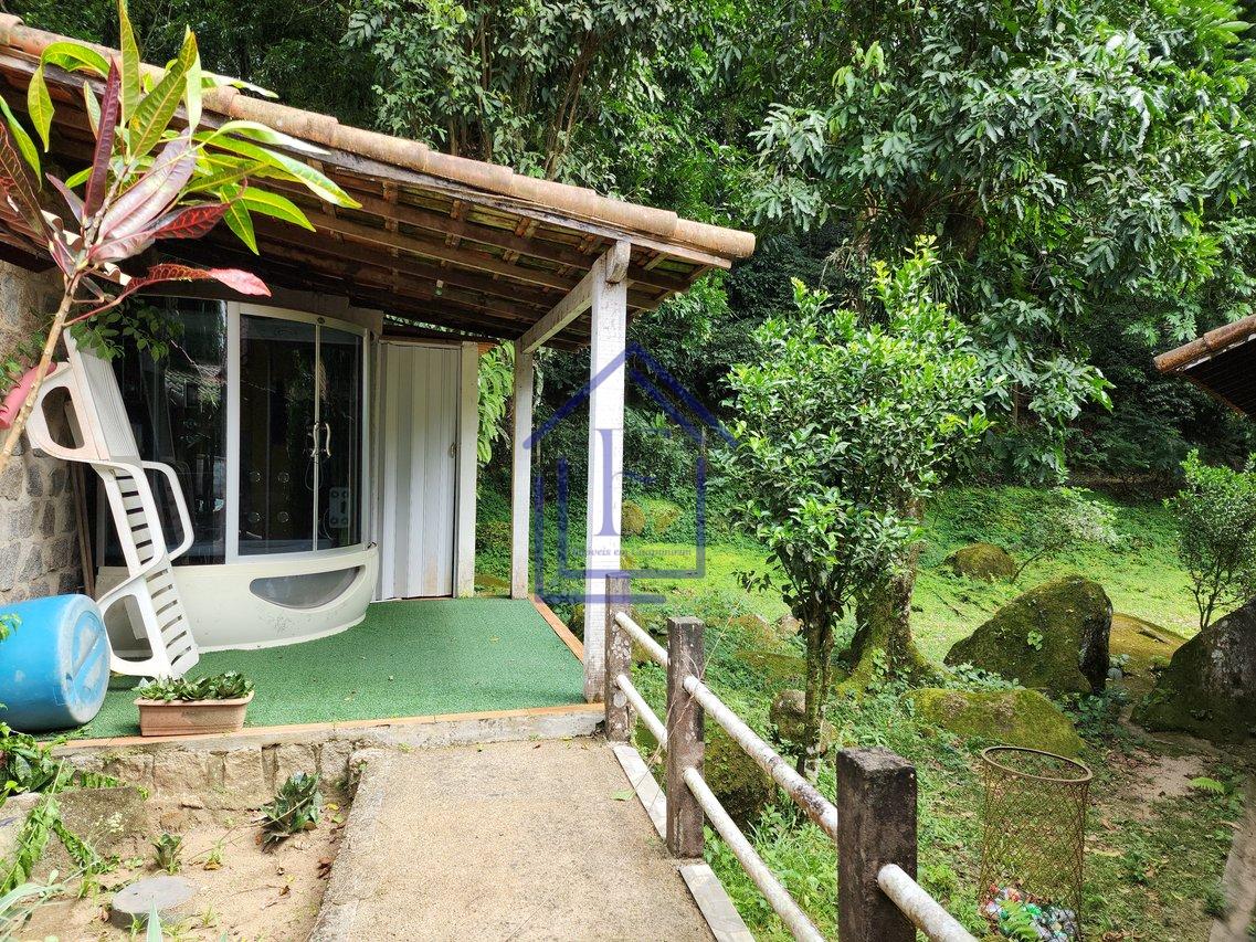 Casa com ótimo terreno dentro de condomínio em Guapimirim - Guapimirim - 
