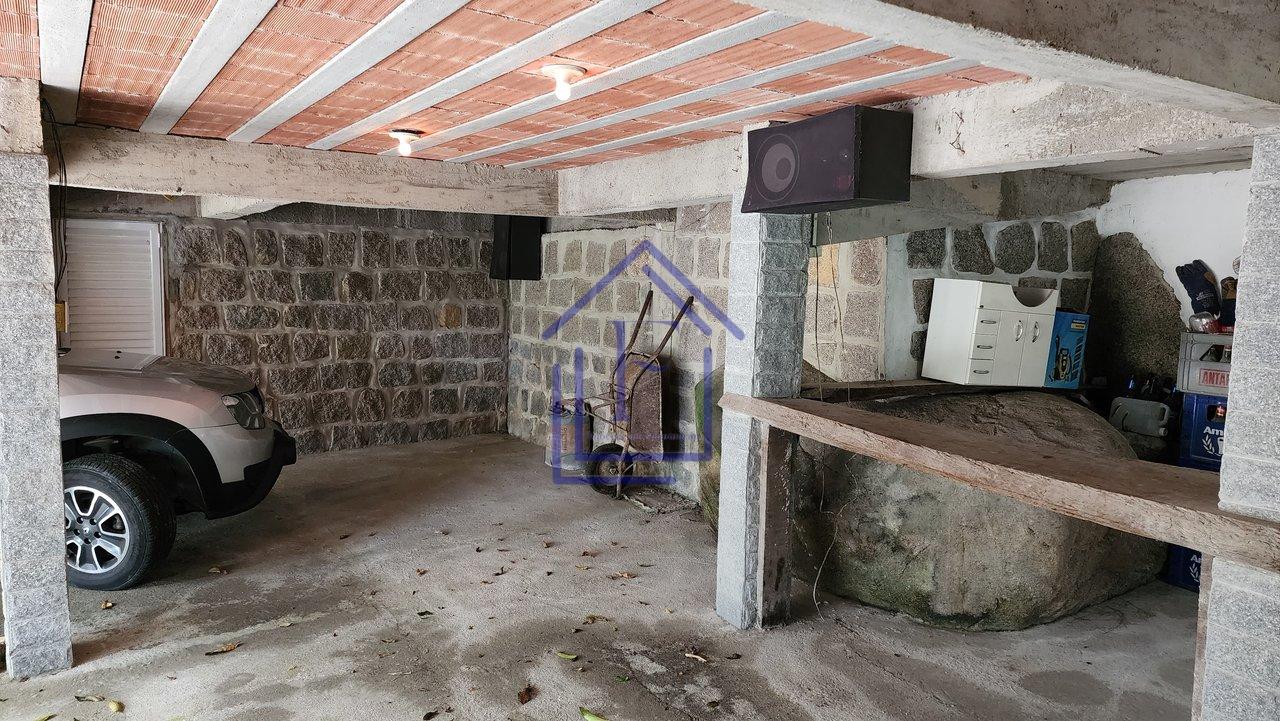 Casa com ótimo terreno dentro de condomínio em Guapimirim - Guapimirim - 