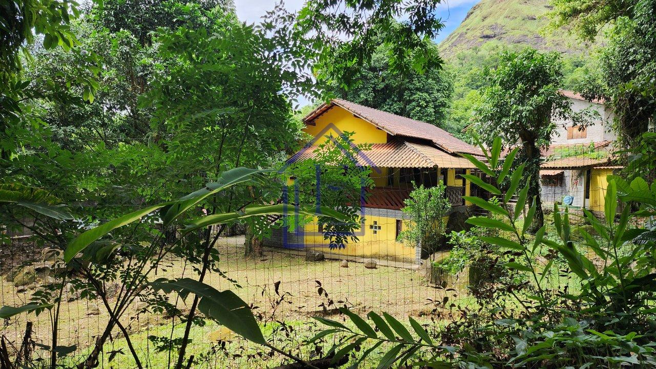 Casa com ótimo terreno dentro de condomínio em Guapimirim - Guapimirim - 