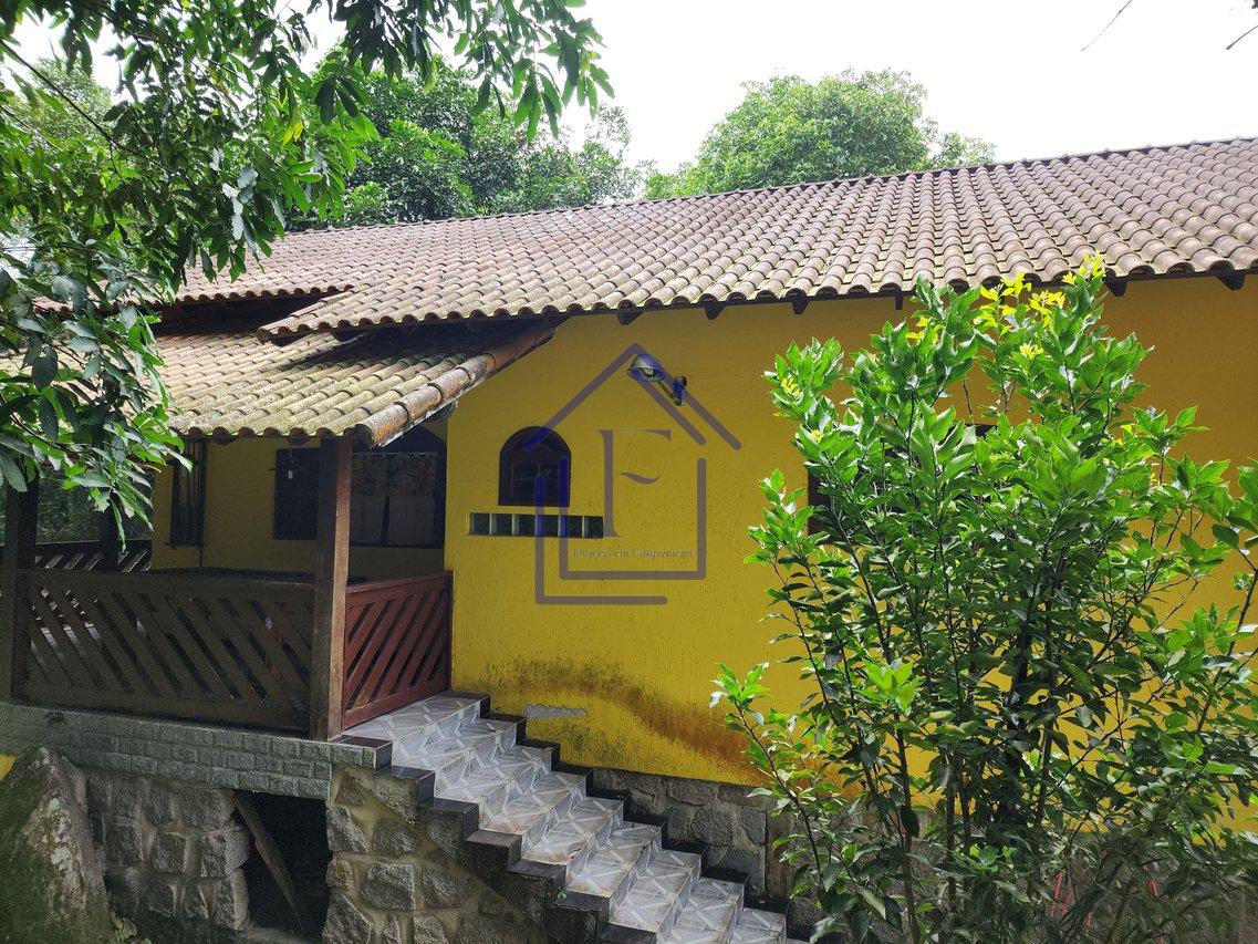 Casa com ótimo terreno dentro de condomínio em Guapimirim - Guapimirim - 