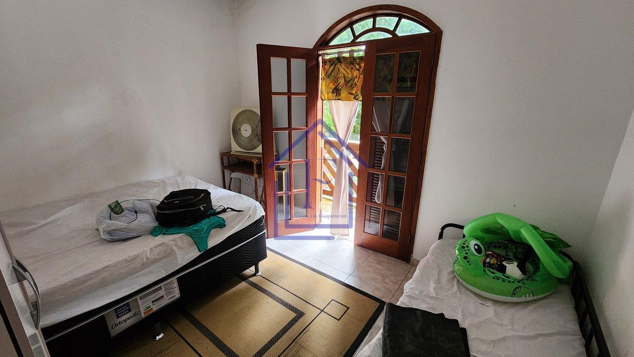 Casa com ótimo terreno dentro de condomínio em Guapimirim - Guapimirim - 