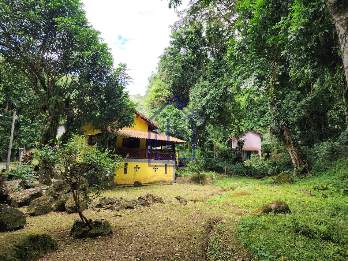 Casa com ótimo terreno dentro de condomínio em Guapimirim - Guapimirim - 