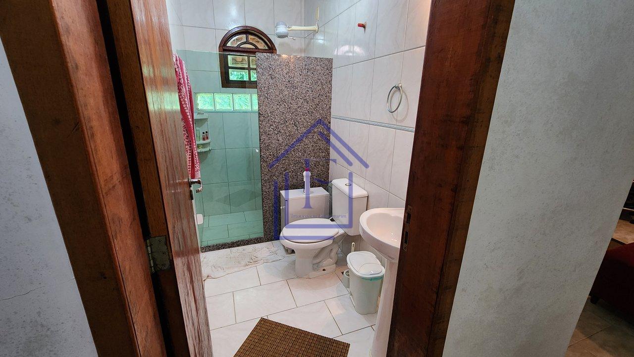 Casa com ótimo terreno dentro de condomínio em Guapimirim - Guapimirim - 