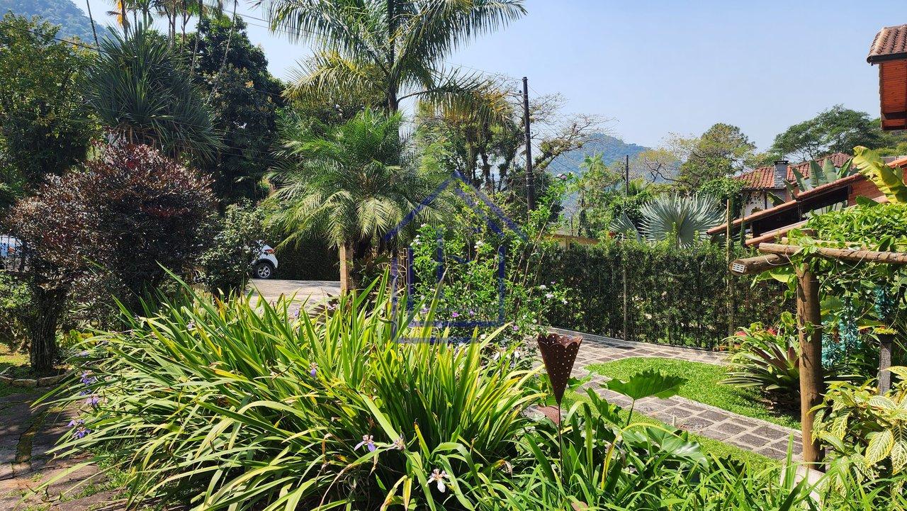 Casa em Condomínio na Serra com Cachoeira - Guapimirim - 