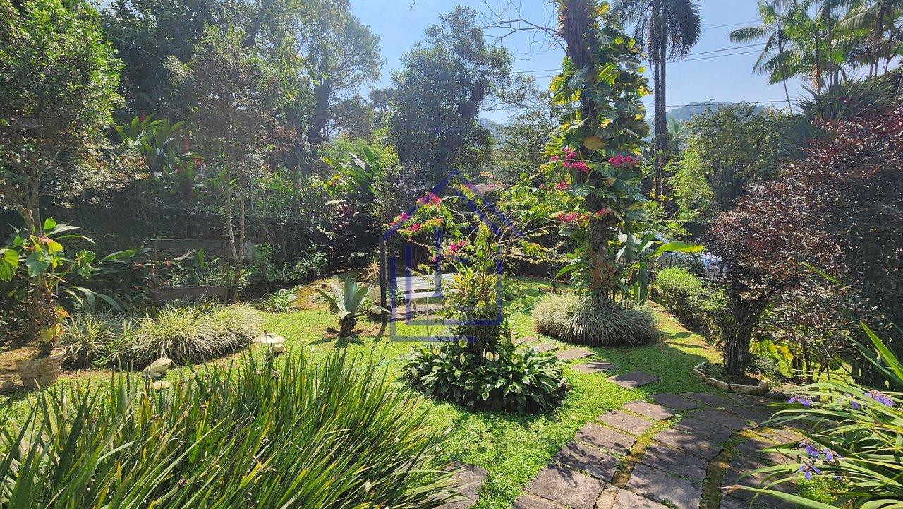Casa em Condomínio na Serra com Cachoeira - Guapimirim - 