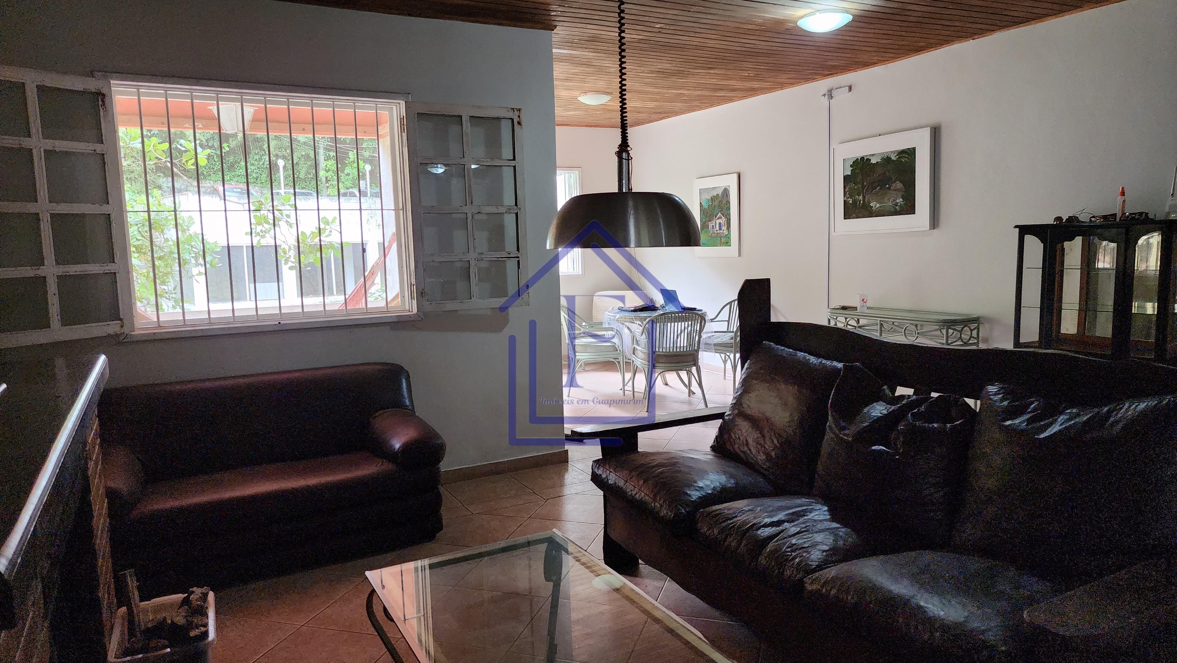 S&iacute;tio com 5.000 m&sup2;, casa duplex e cachoeira passando na divisa do im&oacute;vel! Estrada da Barreira Guapimirim - 