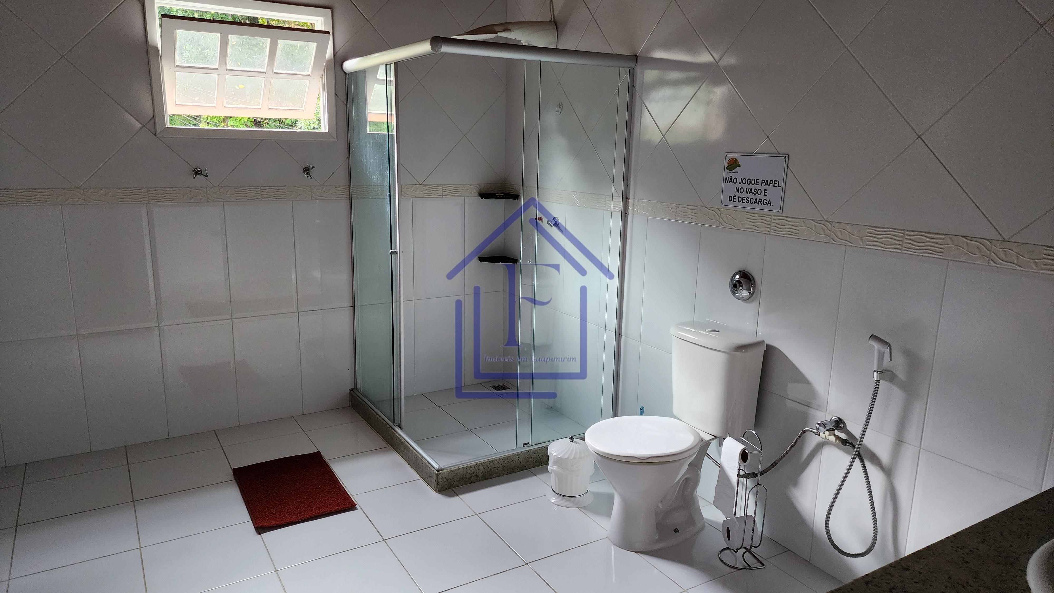 S&iacute;tio com 5.000 m&sup2;, casa duplex e cachoeira passando na divisa do im&oacute;vel! Estrada da Barreira Guapimirim - 