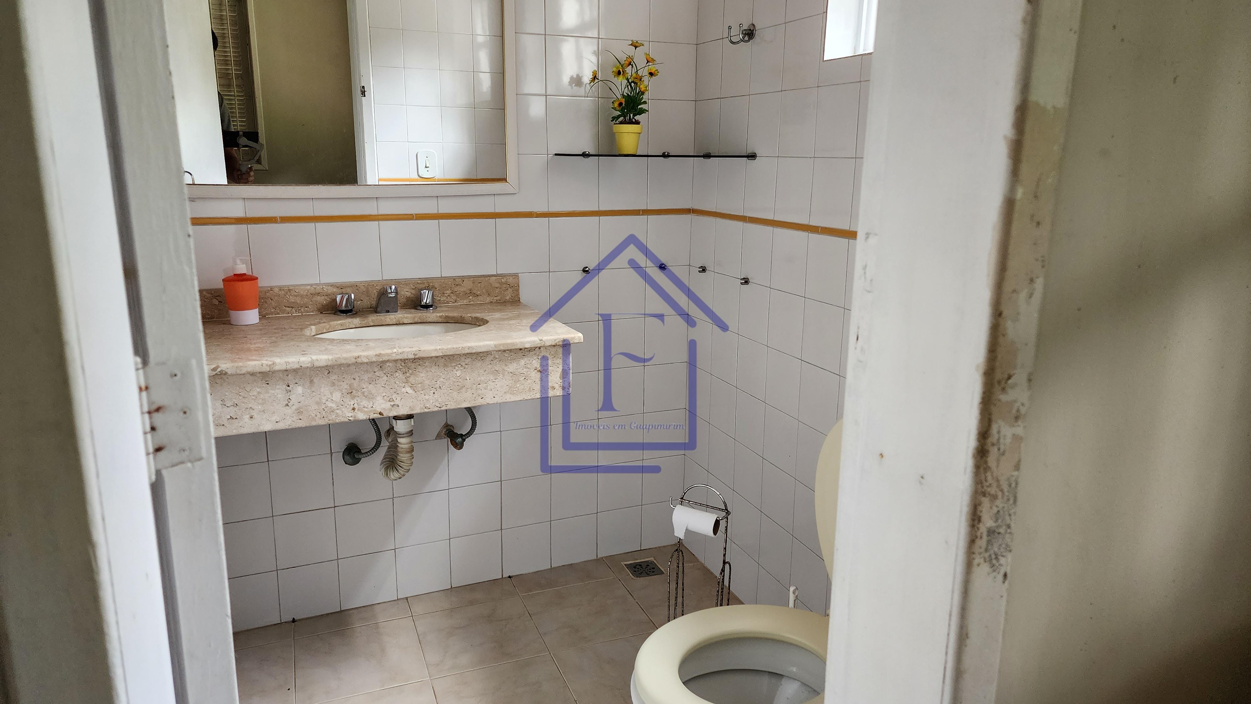 S&iacute;tio com 5.000 m&sup2;, casa duplex e cachoeira passando na divisa do im&oacute;vel! Estrada da Barreira Guapimirim - 