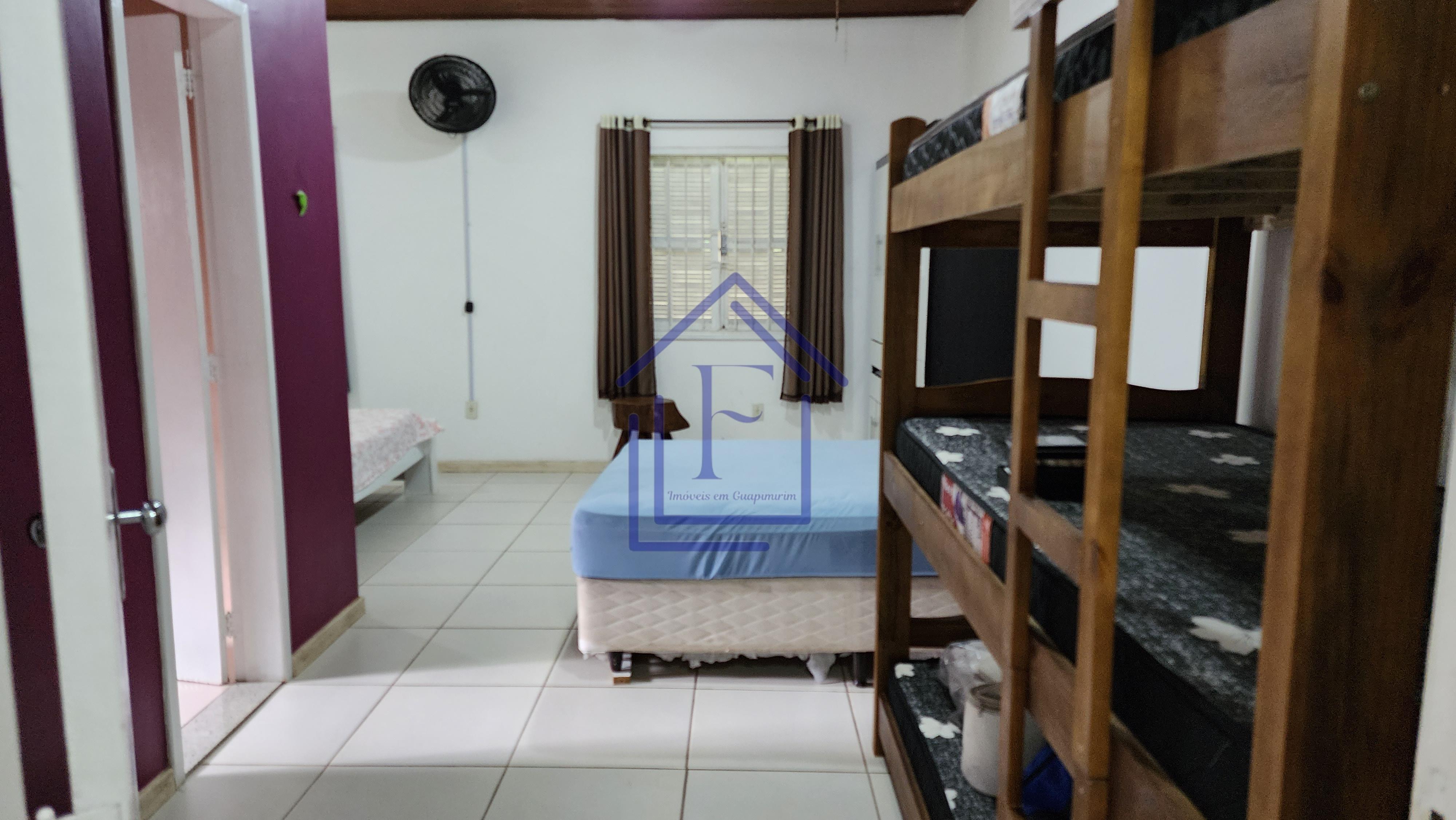 S&iacute;tio com 5.000 m&sup2;, casa duplex e cachoeira passando na divisa do im&oacute;vel! Estrada da Barreira Guapimirim - 