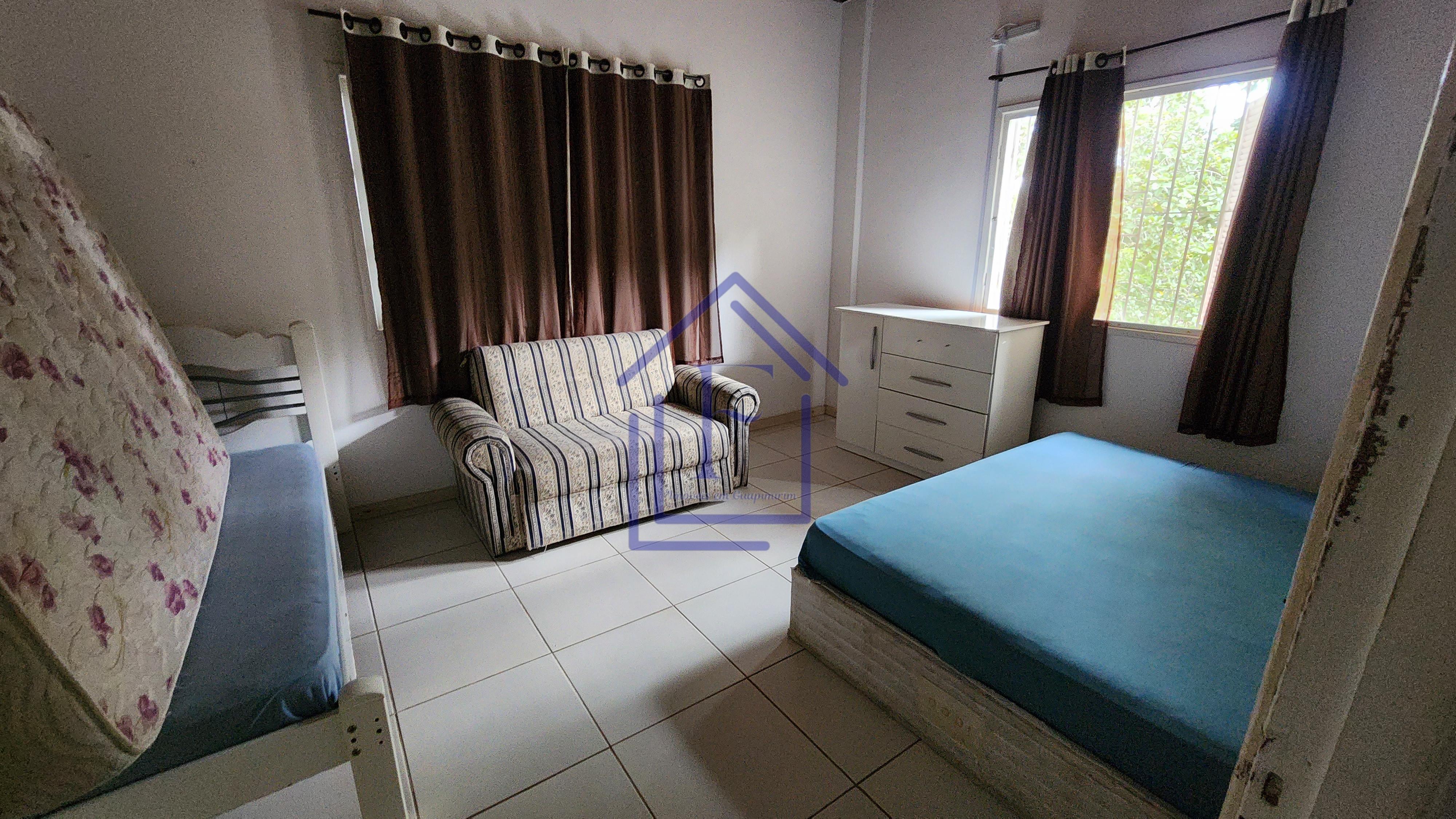 S&iacute;tio com 5.000 m&sup2;, casa duplex e cachoeira passando na divisa do im&oacute;vel! Estrada da Barreira Guapimirim - 