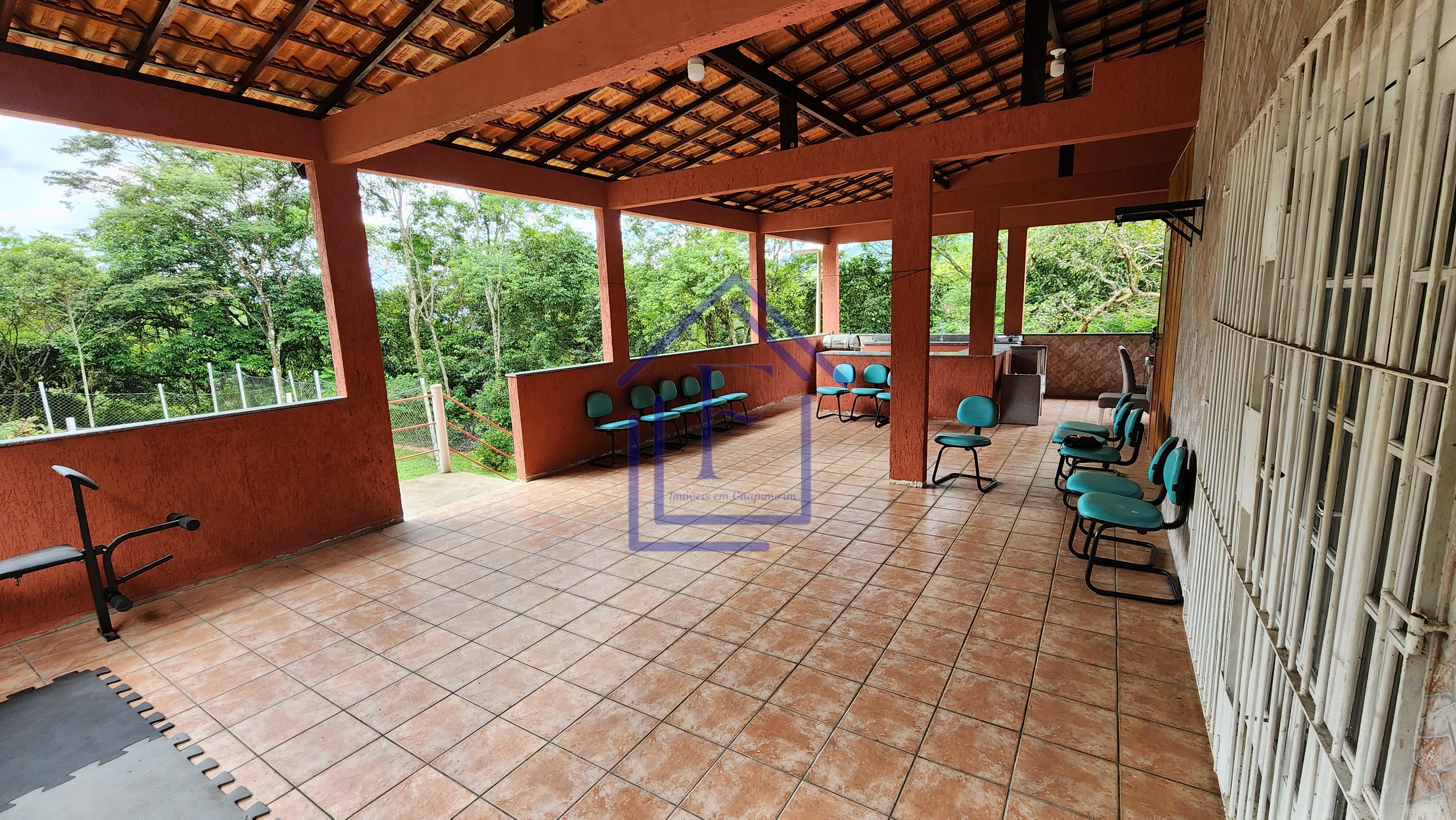 S&iacute;tio com 5.000 m&sup2;, casa duplex e cachoeira passando na divisa do im&oacute;vel! Estrada da Barreira Guapimirim - 