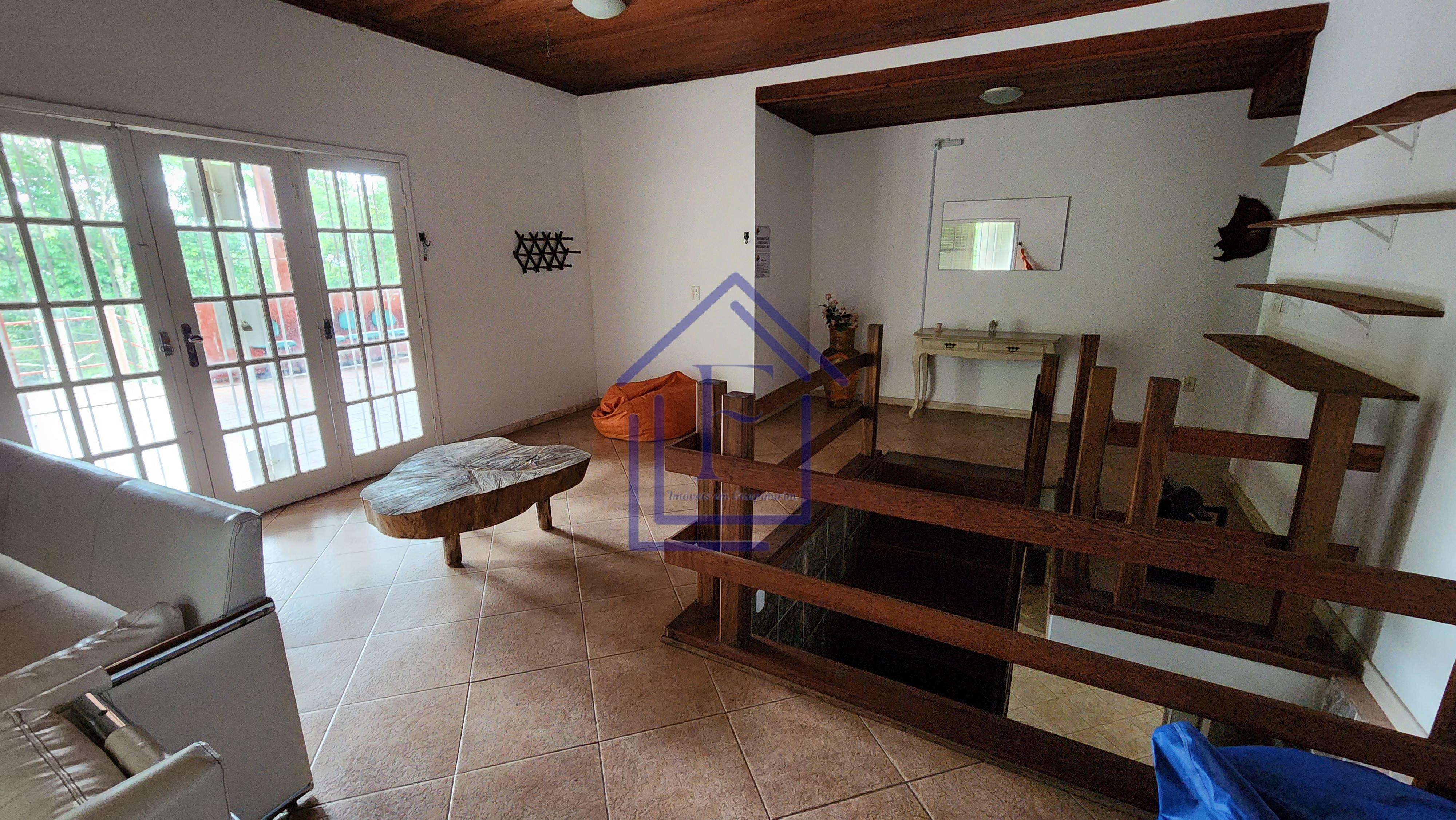 S&iacute;tio com 5.000 m&sup2;, casa duplex e cachoeira passando na divisa do im&oacute;vel! Estrada da Barreira Guapimirim - 