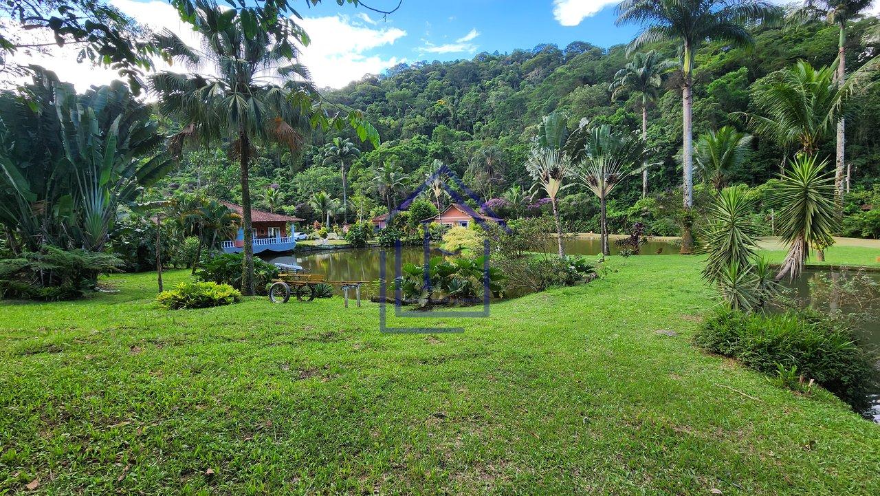 Excelente sítio com 27 hectares, local paradisíaco, cercado pela natureza, em Guapimirim - Guapimirim - 