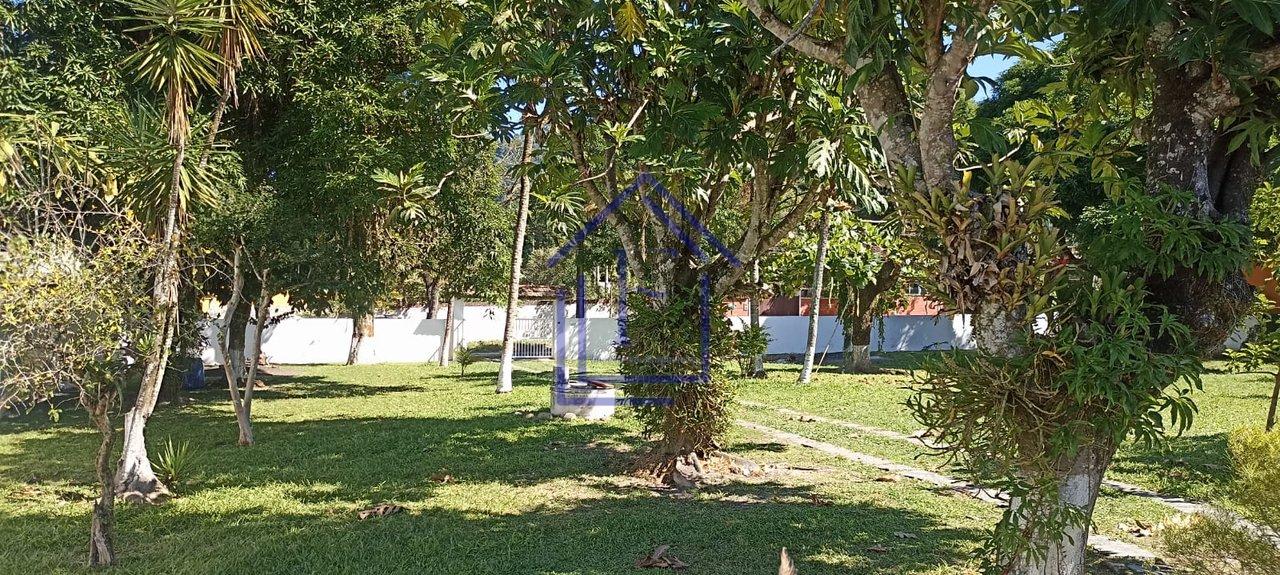 Sítio na Estrada Rio Teresópolis com 2.000 m² – Casa com piscina – Aceita financiamento! - Magé - 