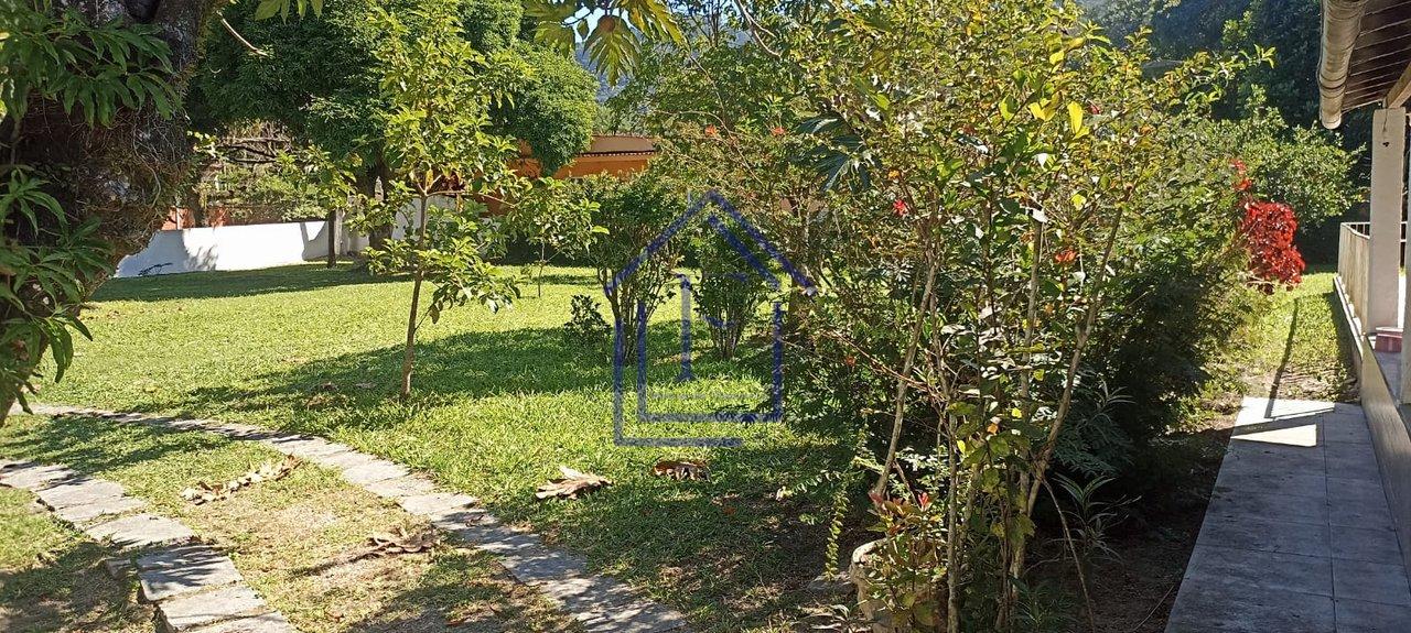 Sítio na Estrada Rio Teresópolis com 2.000 m² – Casa com piscina – Aceita financiamento! - Magé - 