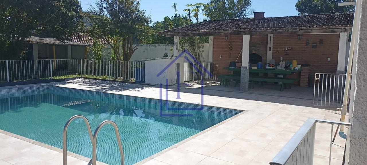 Sítio na Estrada Rio Teresópolis com 2.000 m² – Casa com piscina – Aceita financiamento! - Magé - 