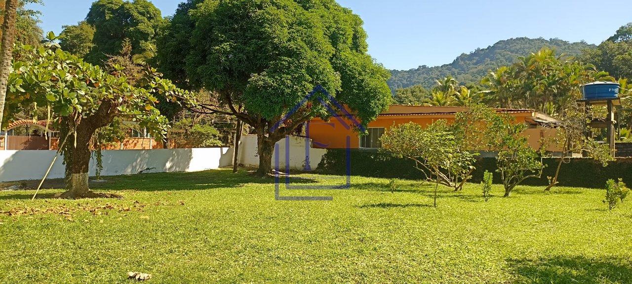 Sítio na Estrada Rio Teresópolis com 2.000 m² – Casa com piscina – Aceita financiamento! - Magé - 