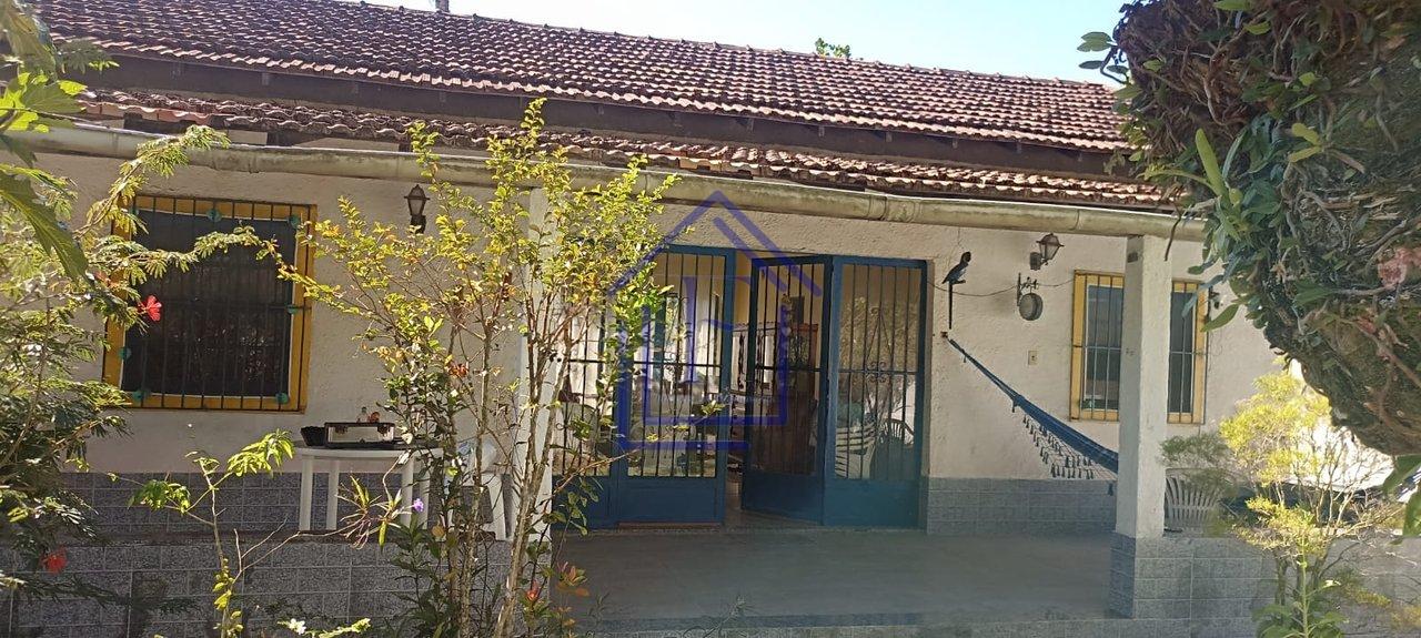 Sítio na Estrada Rio Teresópolis com 2.000 m² – Casa com piscina – Aceita financiamento! - Magé - 