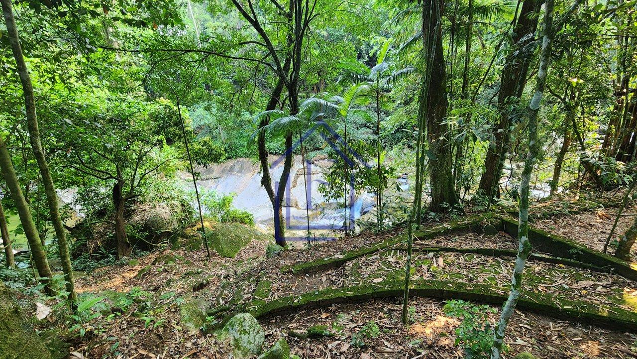 Sítio com Cachoeira no Monte Olivete em Guapimirim  Guapimirim - 
