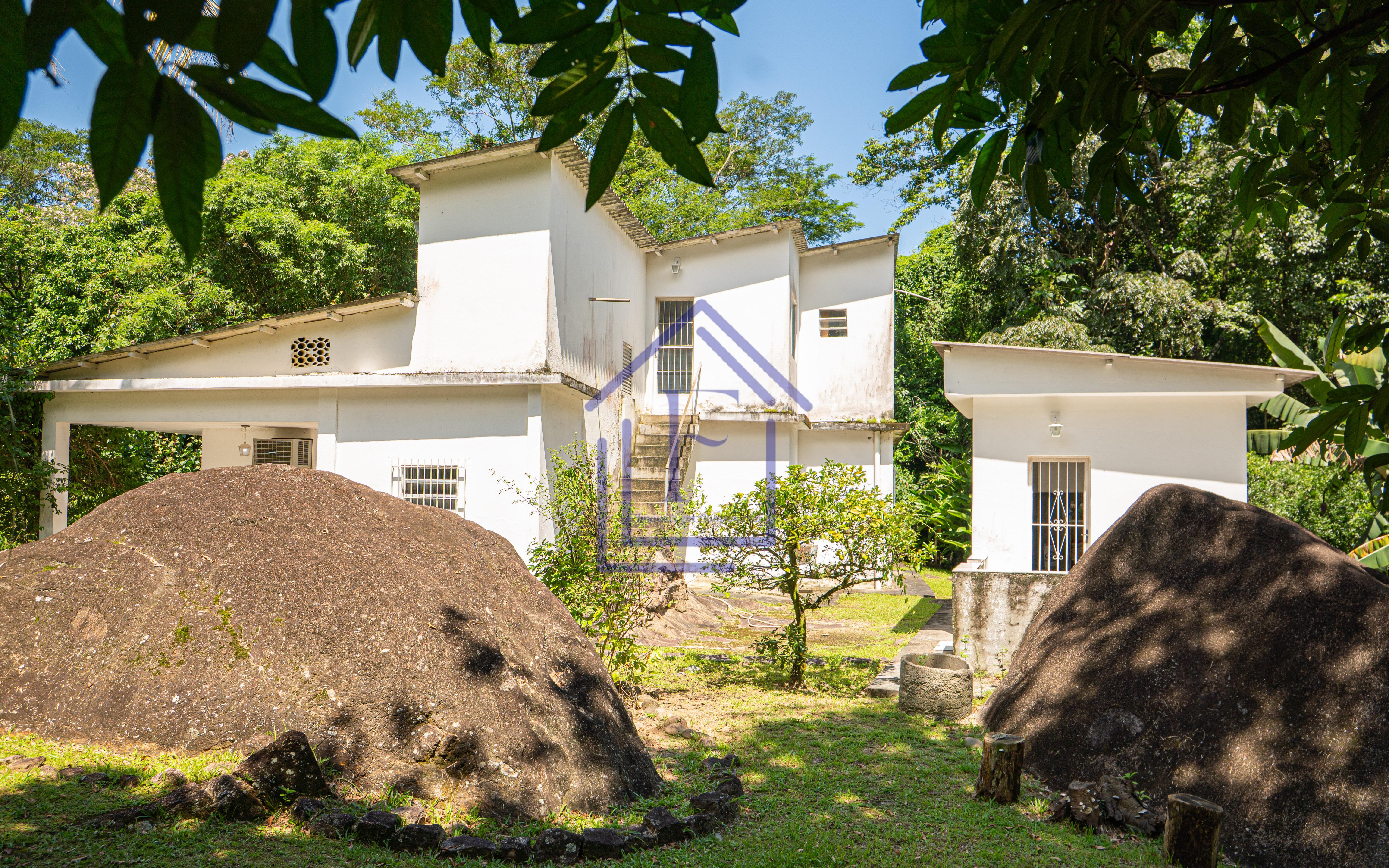 S&iacute;tio com 3.600m&sup2; de terreno, com acesso &agrave; cachoeira, localizado em Guapimirim  Guapimirim - 