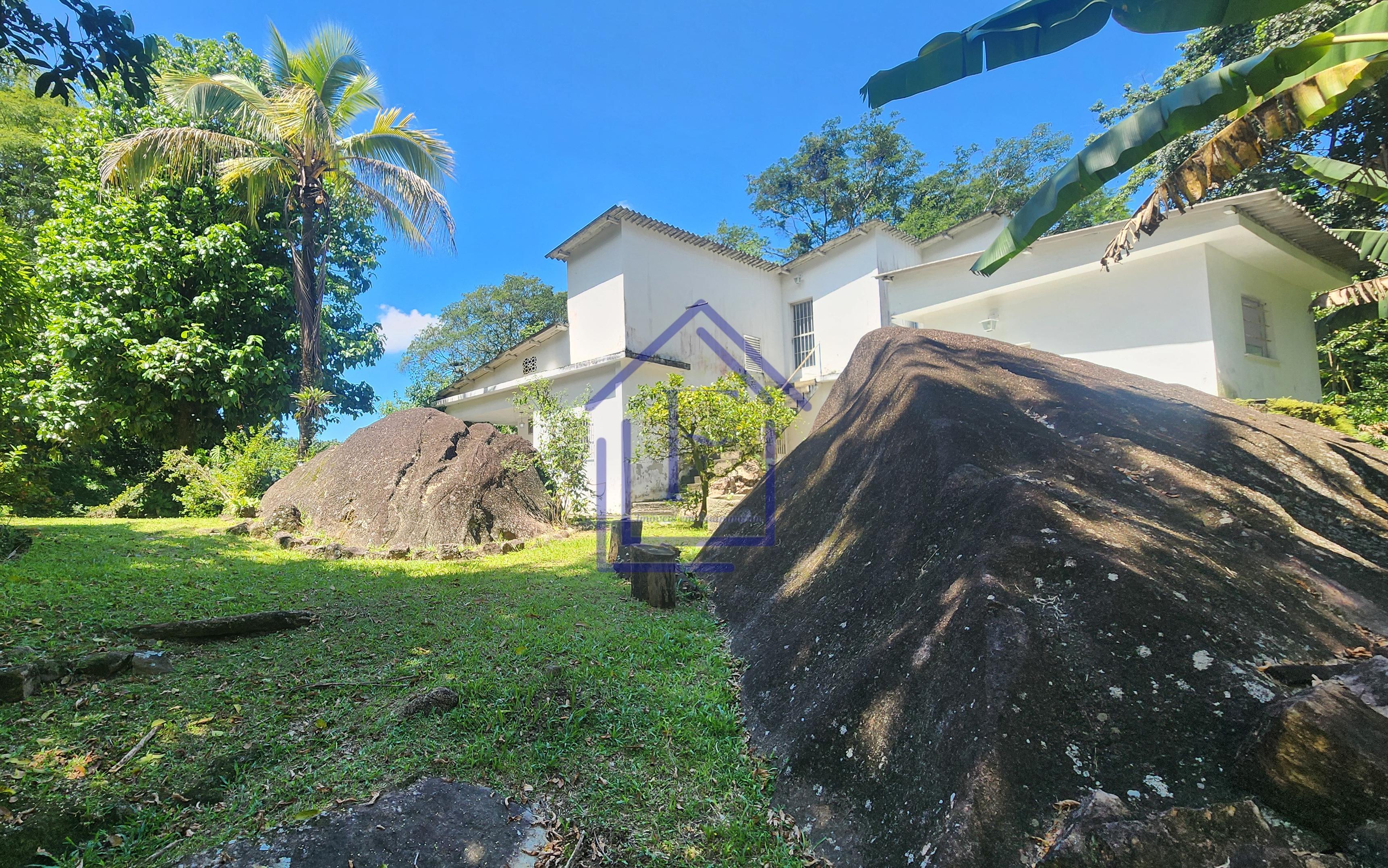 S&iacute;tio com 3.600m&sup2; de terreno, com acesso &agrave; cachoeira, localizado em Guapimirim  Guapimirim - 