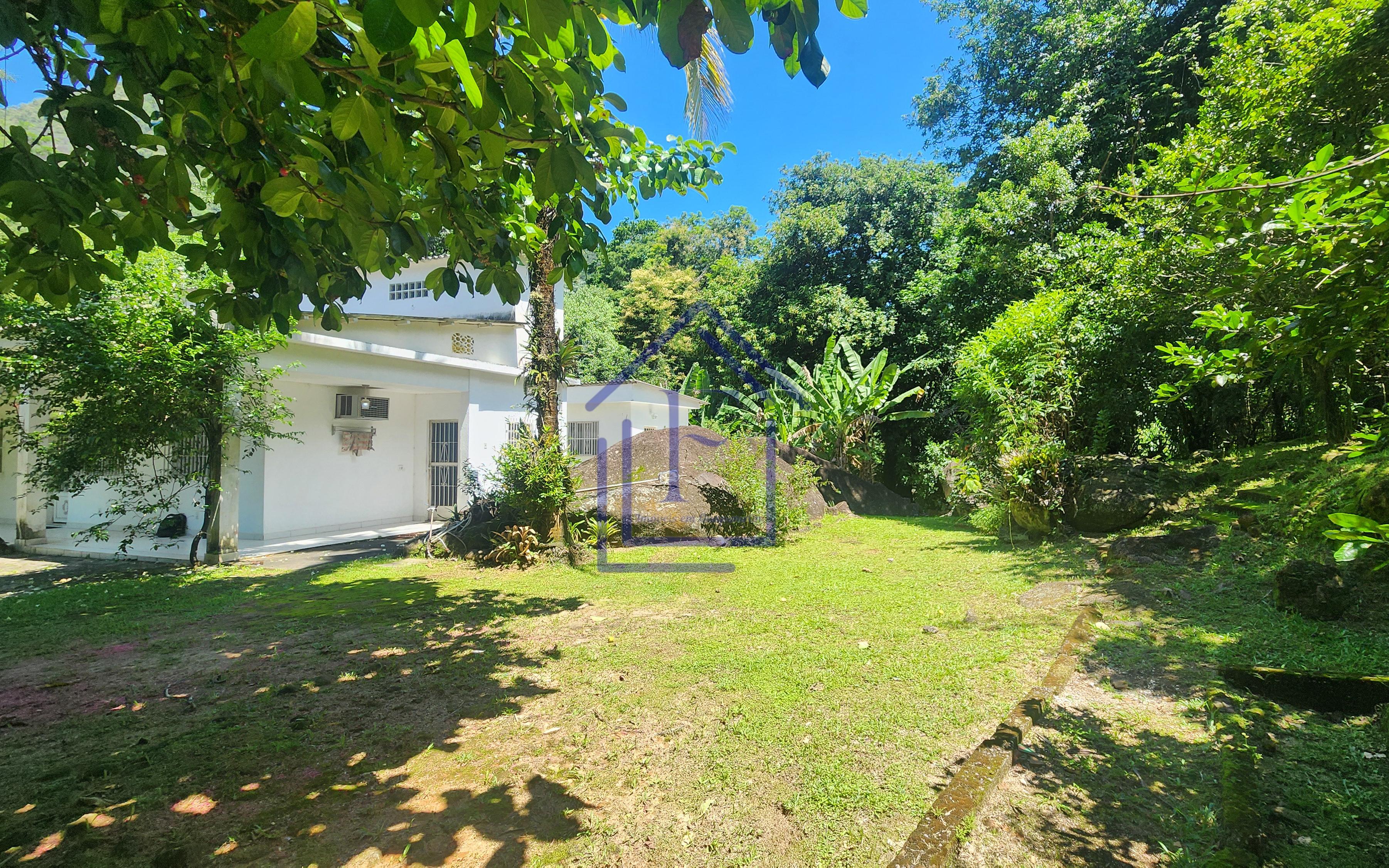 S&iacute;tio com 3.600m&sup2; de terreno, com acesso &agrave; cachoeira, localizado em Guapimirim  Guapimirim - 