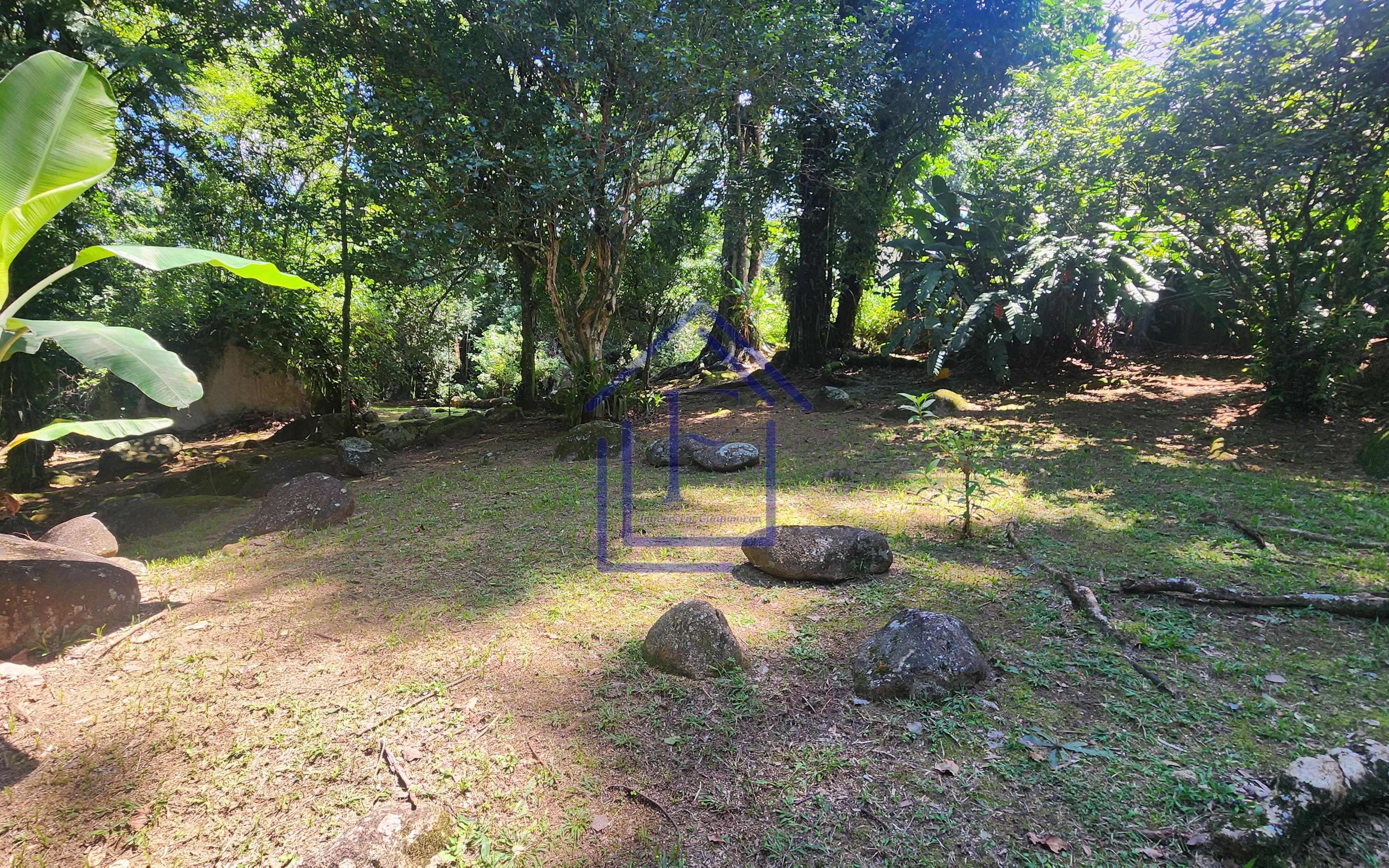 S&iacute;tio com 3.600m&sup2; de terreno, com acesso &agrave; cachoeira, localizado em Guapimirim  Guapimirim - 