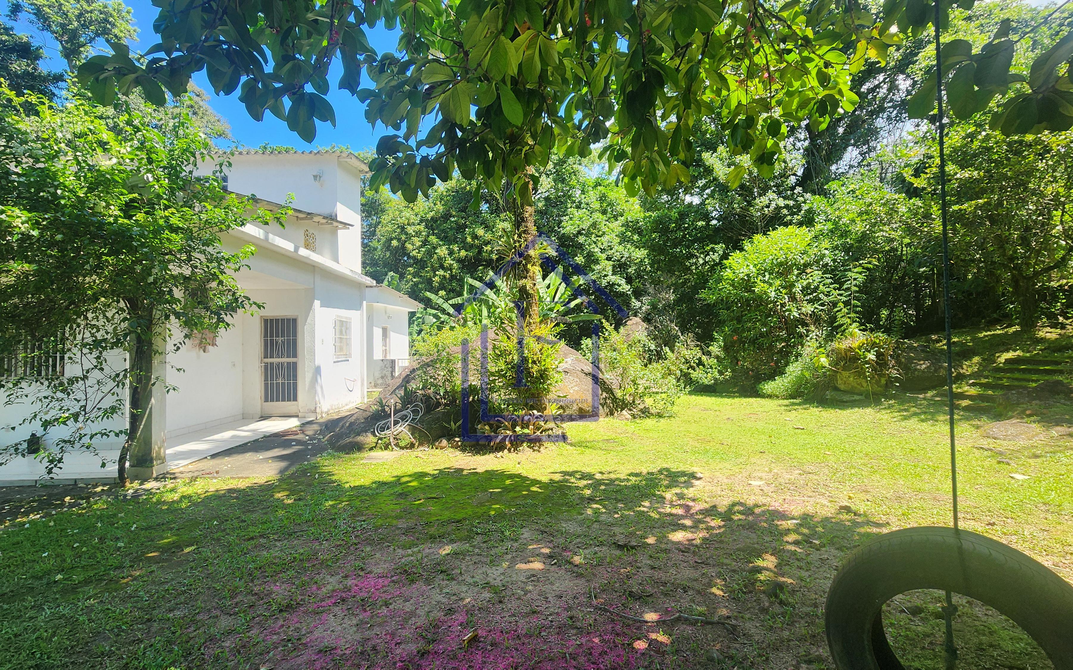 S&iacute;tio com 3.600m&sup2; de terreno, com acesso &agrave; cachoeira, localizado em Guapimirim  Guapimirim - 
