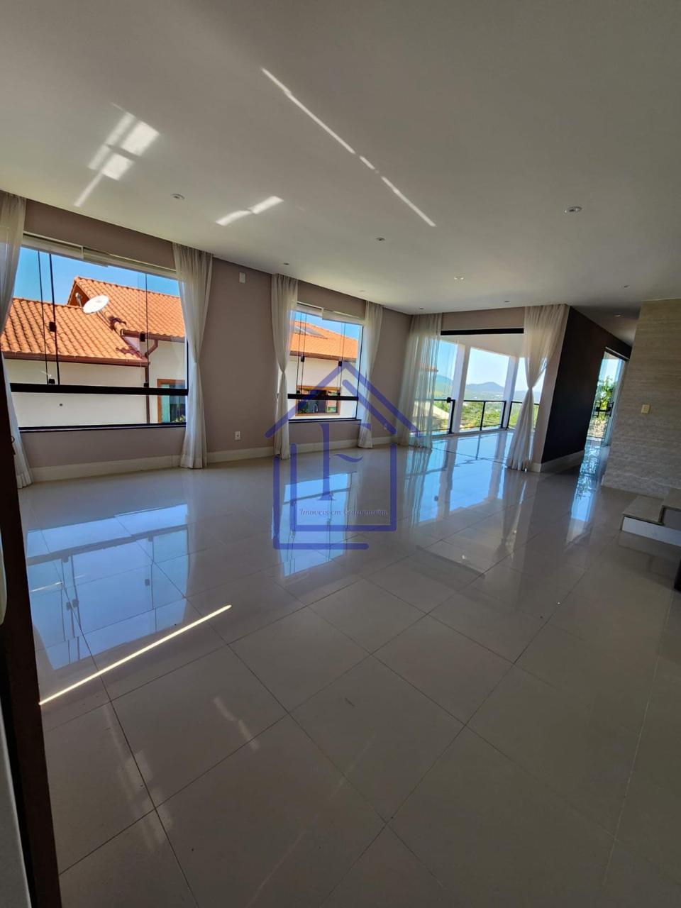Casa de Alto Padr&atilde;o em Condom&iacute;nio com Vista para as Montanhas em Guapimirim  Guapimirim - 
