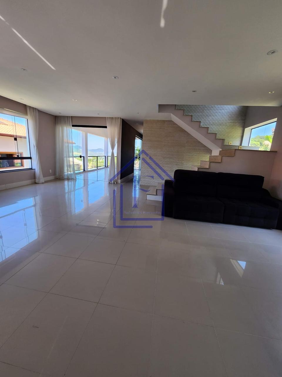 Casa de Alto Padr&atilde;o em Condom&iacute;nio com Vista para as Montanhas em Guapimirim  Guapimirim - 