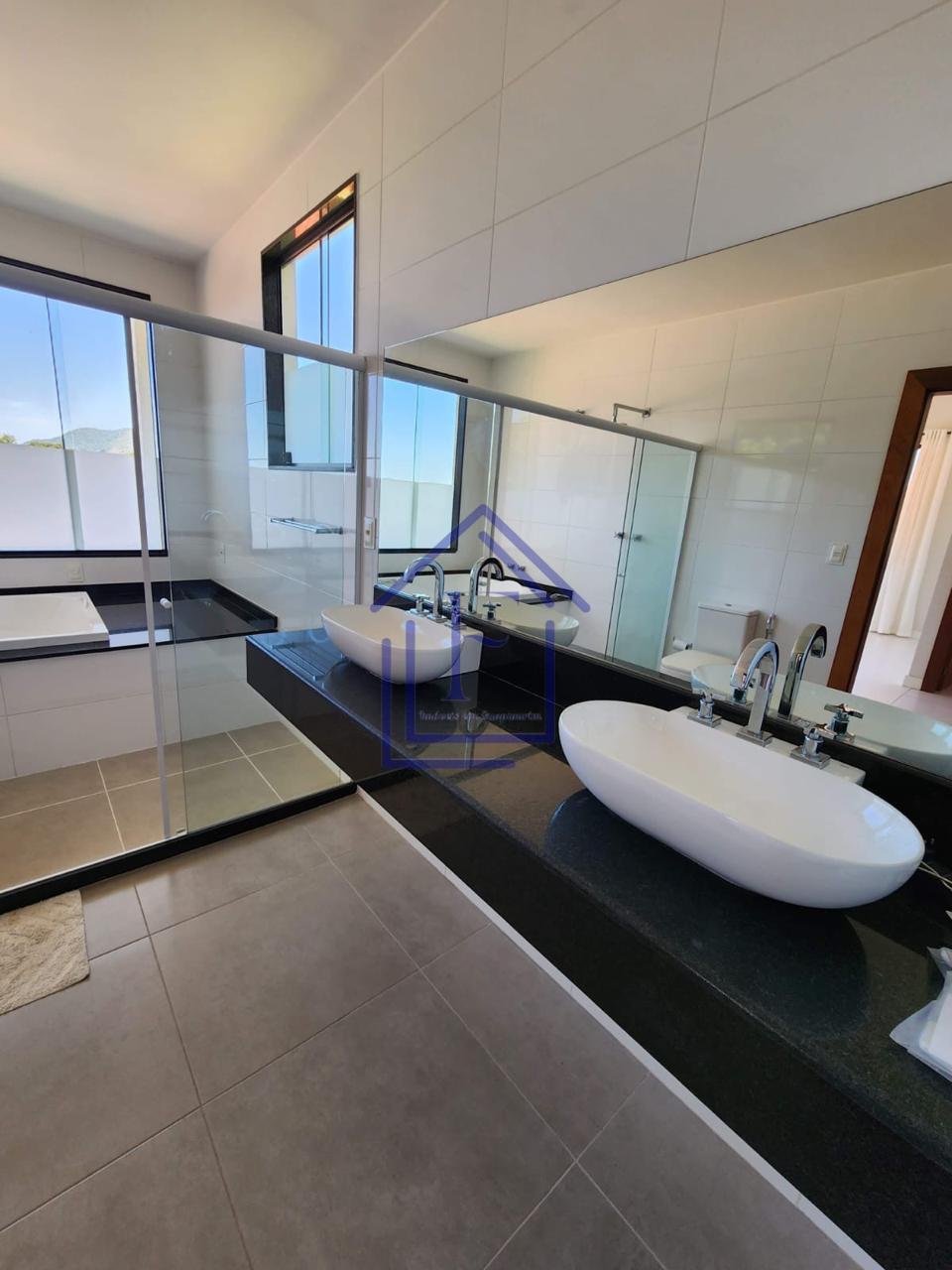 Casa de Alto Padr&atilde;o em Condom&iacute;nio com Vista para as Montanhas em Guapimirim  Guapimirim - 