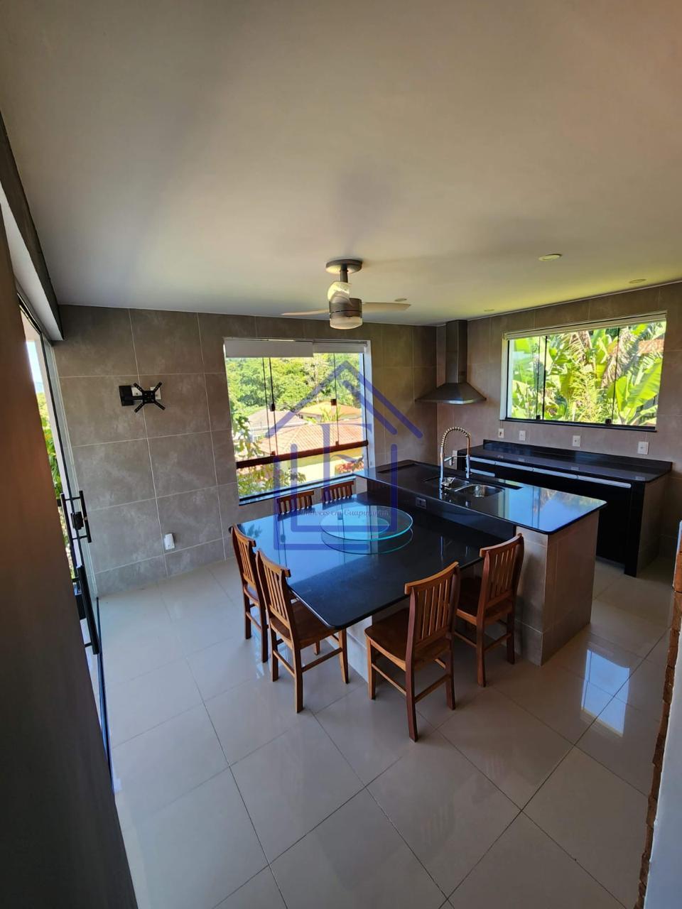 Casa de Alto Padr&atilde;o em Condom&iacute;nio com Vista para as Montanhas em Guapimirim  Guapimirim - 