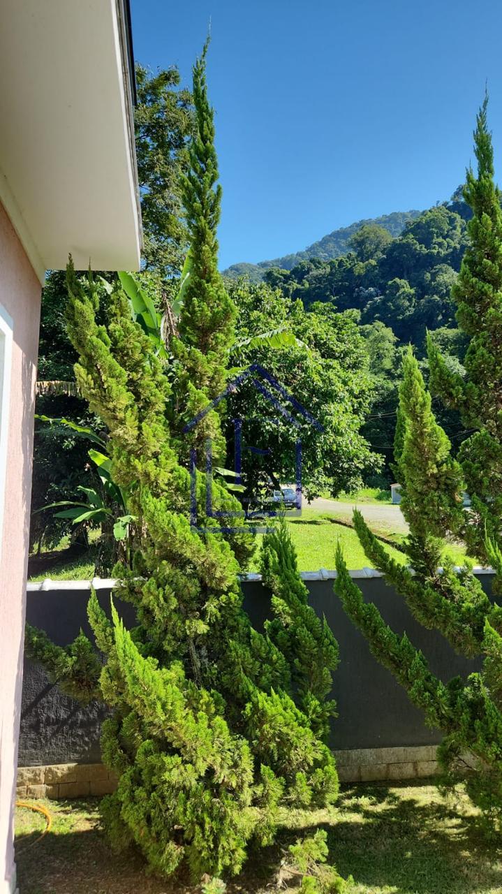Casa de Alto Padr&atilde;o em Condom&iacute;nio com Vista para as Montanhas em Guapimirim  Guapimirim - 