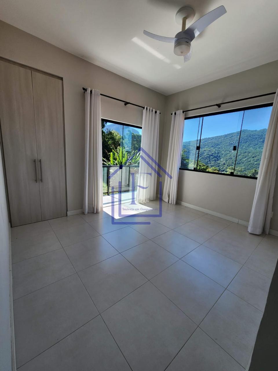 Casa de Alto Padr&atilde;o em Condom&iacute;nio com Vista para as Montanhas em Guapimirim  Guapimirim - 