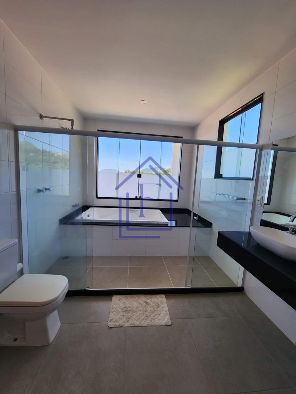 Casa de Alto Padr&atilde;o em Condom&iacute;nio com Vista para as Montanhas em Guapimirim  Guapimirim - 