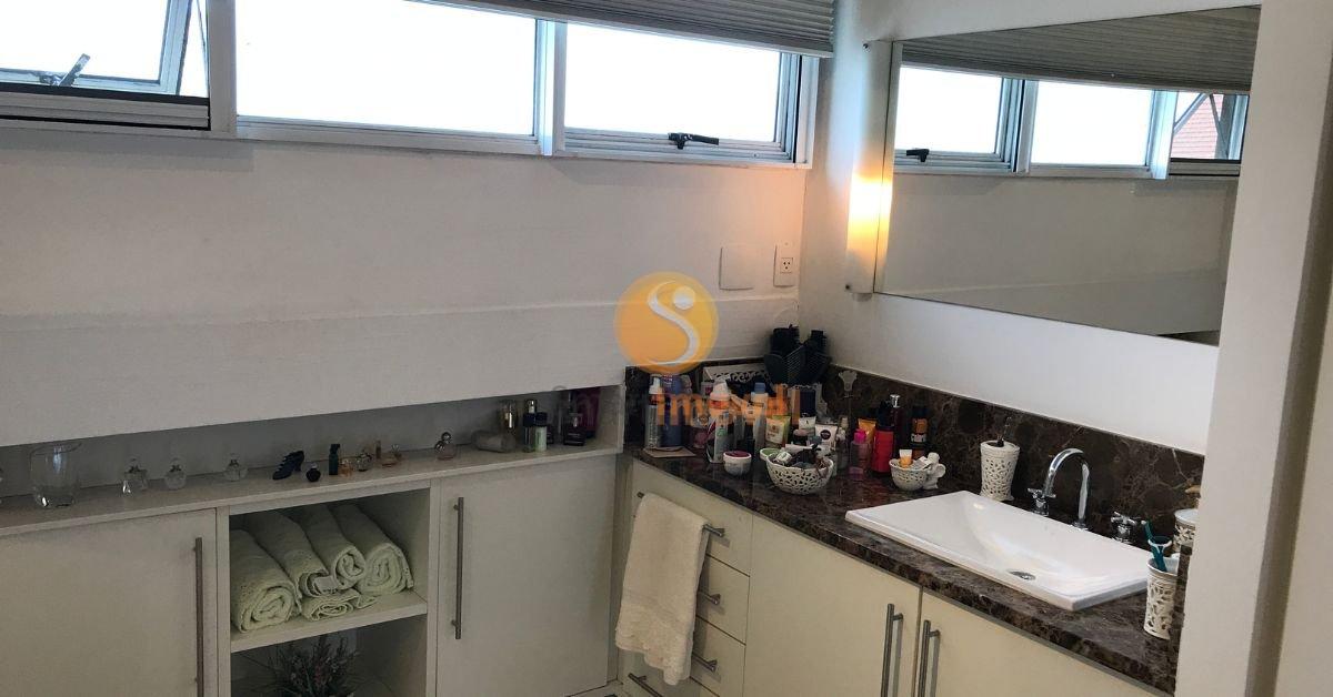 Apartamento TRIPLEX com 306m², 3 suítes, e 4 vagas - Petrópolis - 