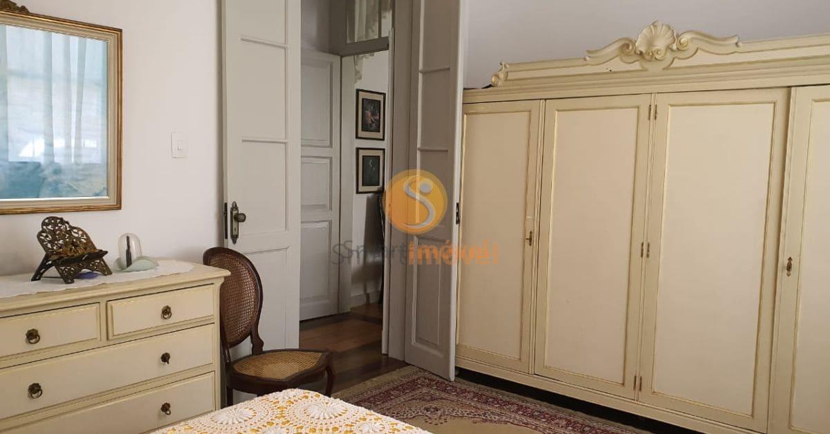 Casa no Centro Hist&oacute;rico com 4 quartos, 5 vagas, e ed&iacute;cula duplex  Petrópolis - 