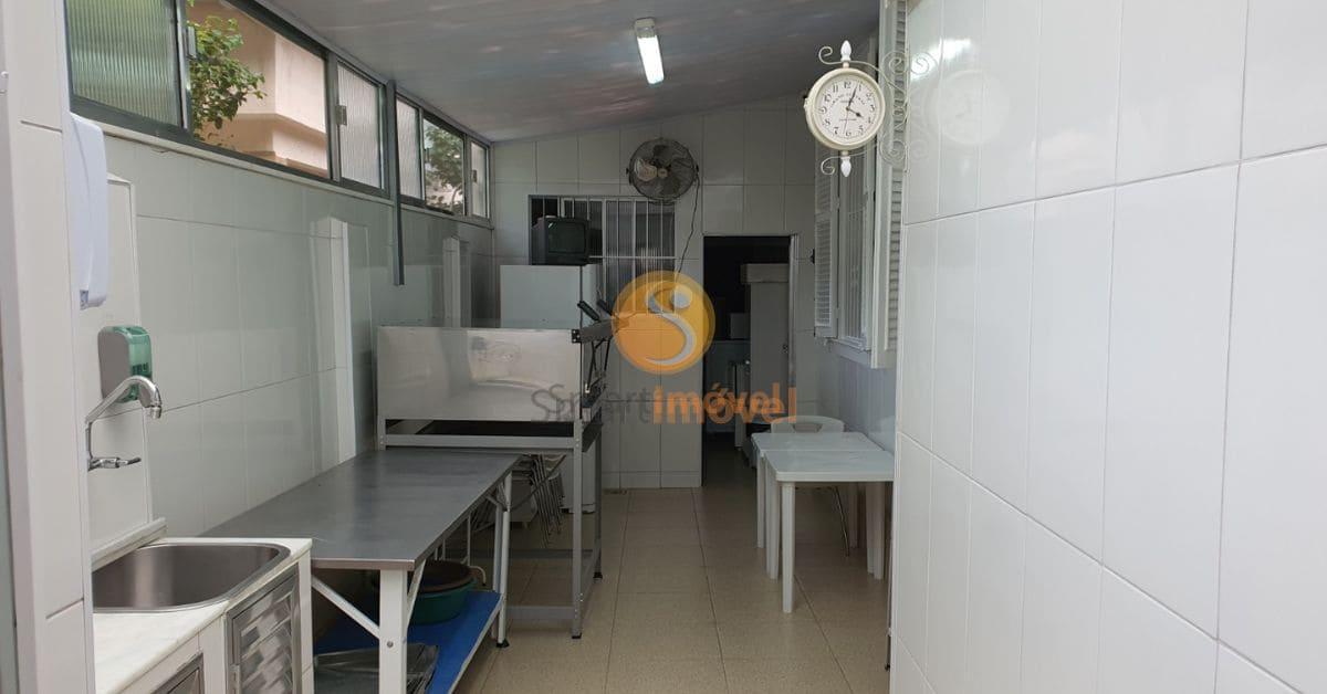 Casa no Centro Hist&oacute;rico com 4 quartos, 5 vagas, e ed&iacute;cula duplex  Petrópolis - 