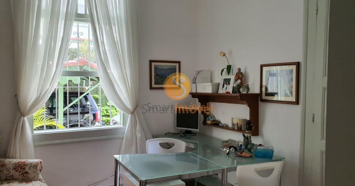 Casa no Centro Hist&oacute;rico com 4 quartos, 5 vagas, e ed&iacute;cula duplex  Petrópolis - 