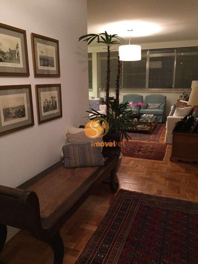 Apartamento com 240m², 4 quartos sendo 1 suíte, e 3 vagas - Petrópolis - 
