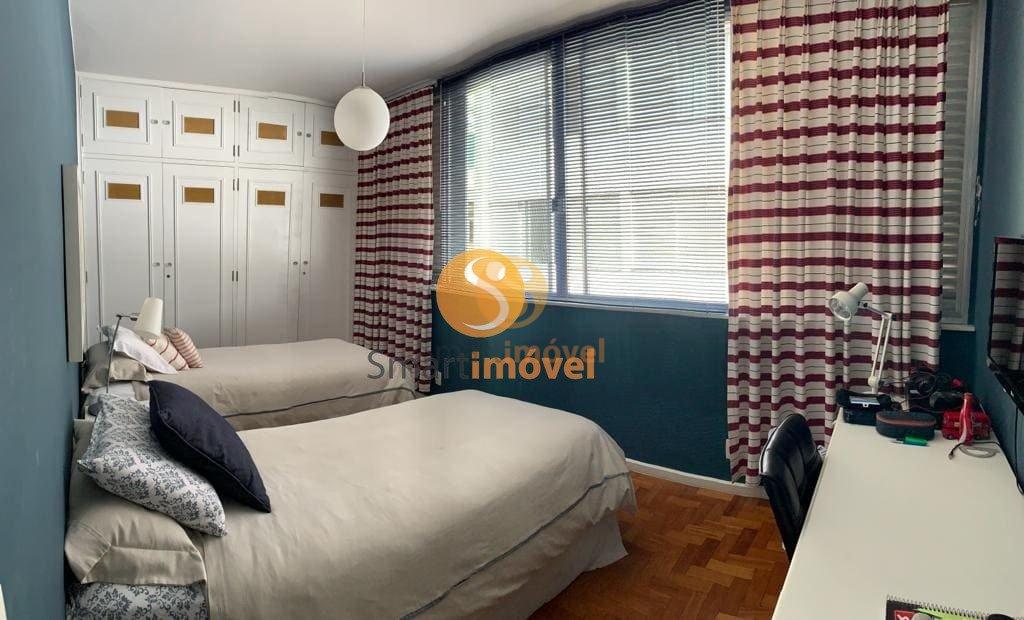 Apartamento com 240m², 4 quartos sendo 1 suíte, e 3 vagas - Petrópolis - 