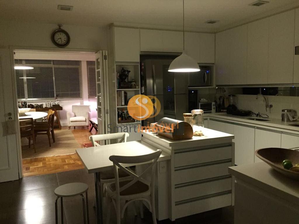 Apartamento com 240m², 4 quartos sendo 1 suíte, e 3 vagas - Petrópolis - 
