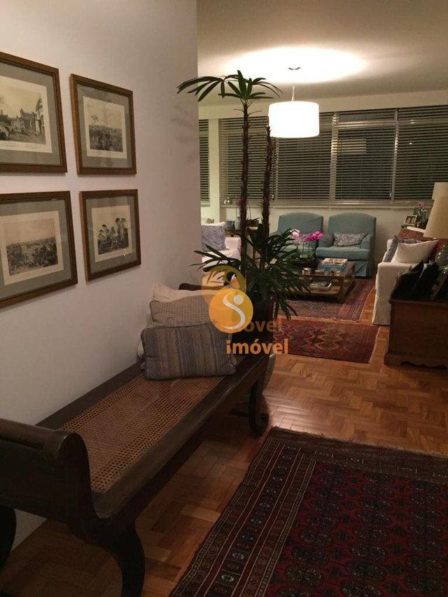 Apartamento com 240m², 4 quartos sendo 1 suíte, e 3 vagas - Petrópolis - 