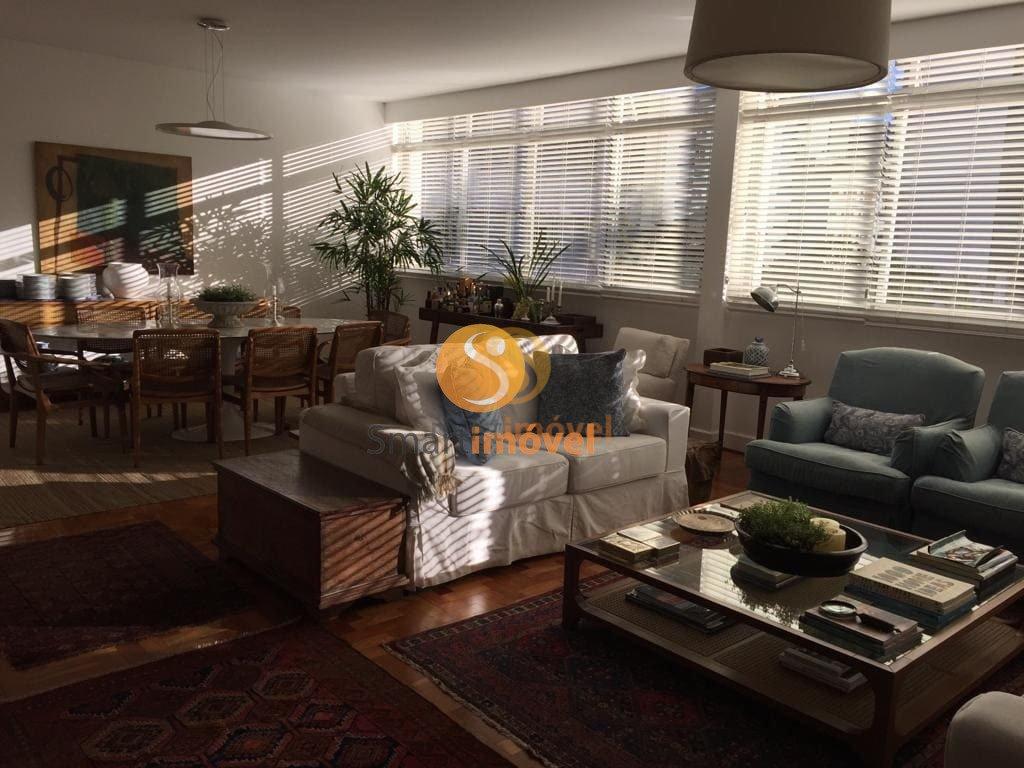 Apartamento com 240m², 4 quartos sendo 1 suíte, e 3 vagas - Petrópolis - 