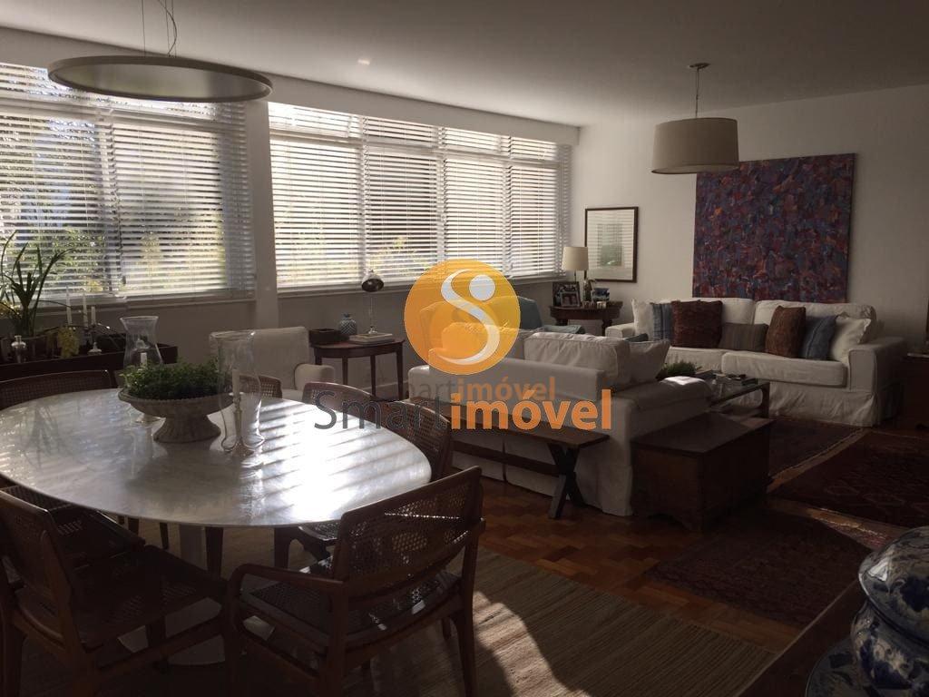 Apartamento com 240m², 4 quartos sendo 1 suíte, e 3 vagas - Petrópolis - 