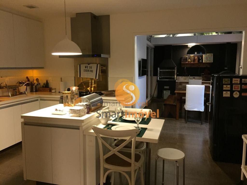Apartamento com 240m², 4 quartos sendo 1 suíte, e 3 vagas - Petrópolis - 