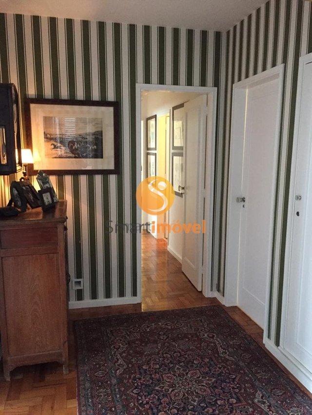Apartamento com 240m², 4 quartos sendo 1 suíte, e 3 vagas - Petrópolis - 