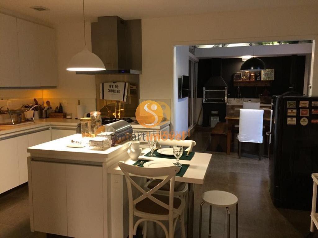Apartamento com 240m², 4 quartos sendo 1 suíte, e 3 vagas - Petrópolis - 