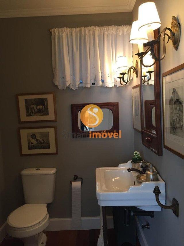 Apartamento com 240m², 4 quartos sendo 1 suíte, e 3 vagas - Petrópolis - 