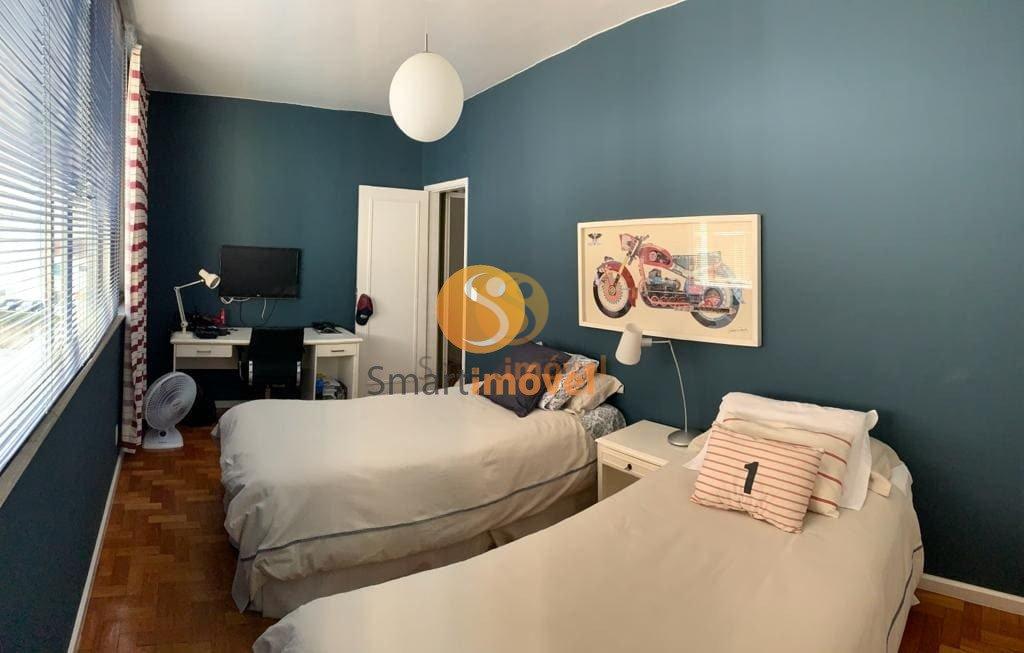 Apartamento com 240m², 4 quartos sendo 1 suíte, e 3 vagas - Petrópolis - 